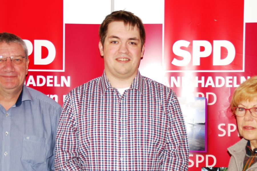 Zu sehen sind unser Vorsitzender Michael Schlobohm, unser neuer Bürgerhelfer Mario Stellberger und unser Vorstandsmitglied Ulla Holthiausen.