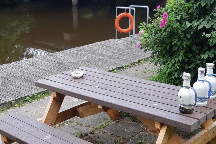 Sitzbänke Neu.